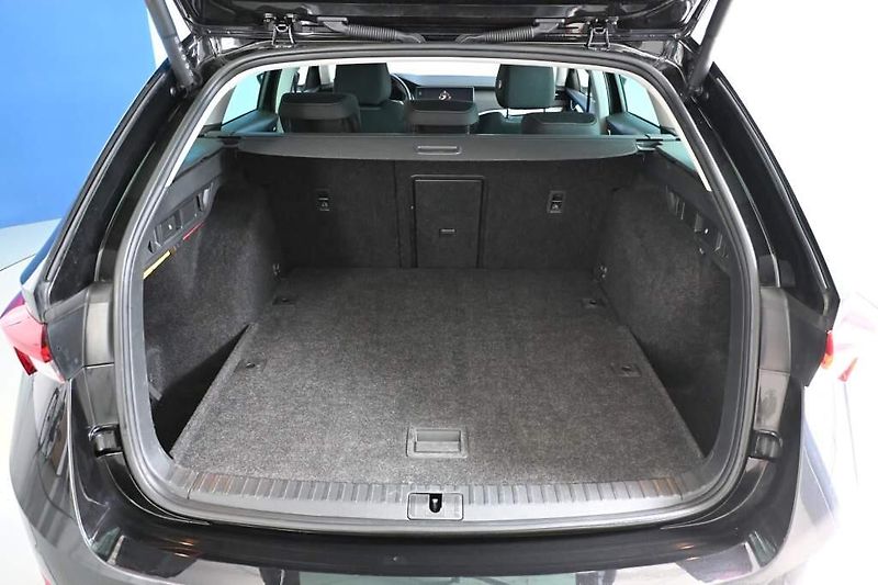 Škoda Octavia (2023) 2.0 LED TOUR Virtual TDI - fotka 8 z 31