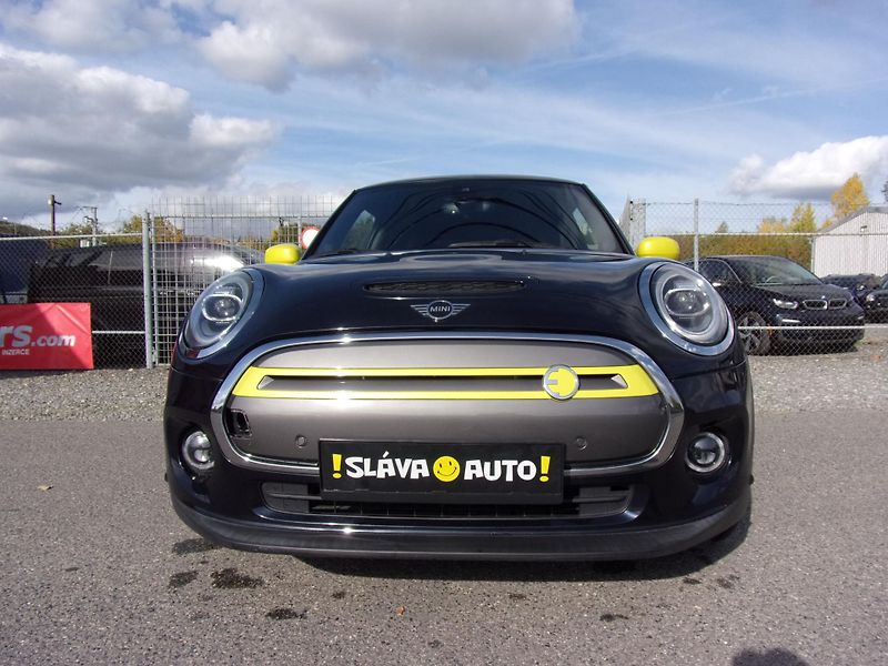 Mini Ostatní (2021) COOPER SE 32kWh 135kW PANORAMA - fotka 2 z 25