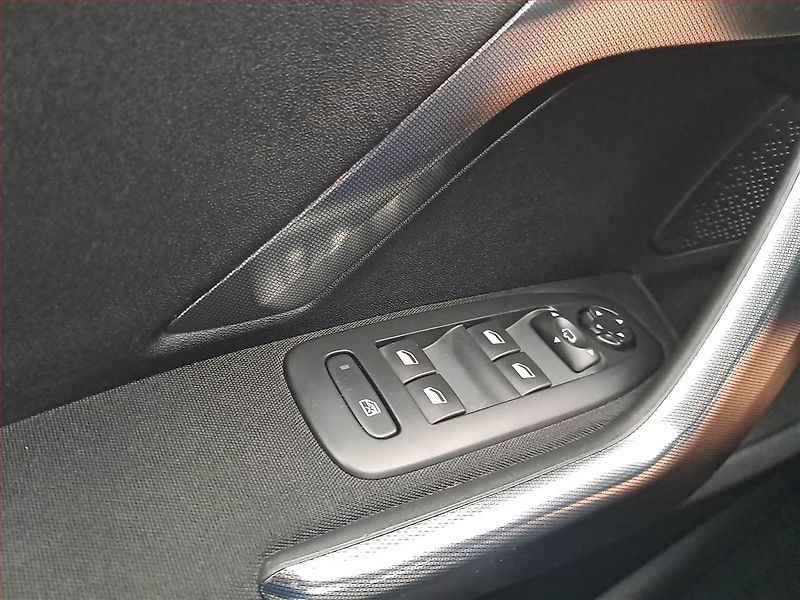 Peugeot 2008 (2016) 1.2 PureTech, Automat, ČR - fotka 17 z 18