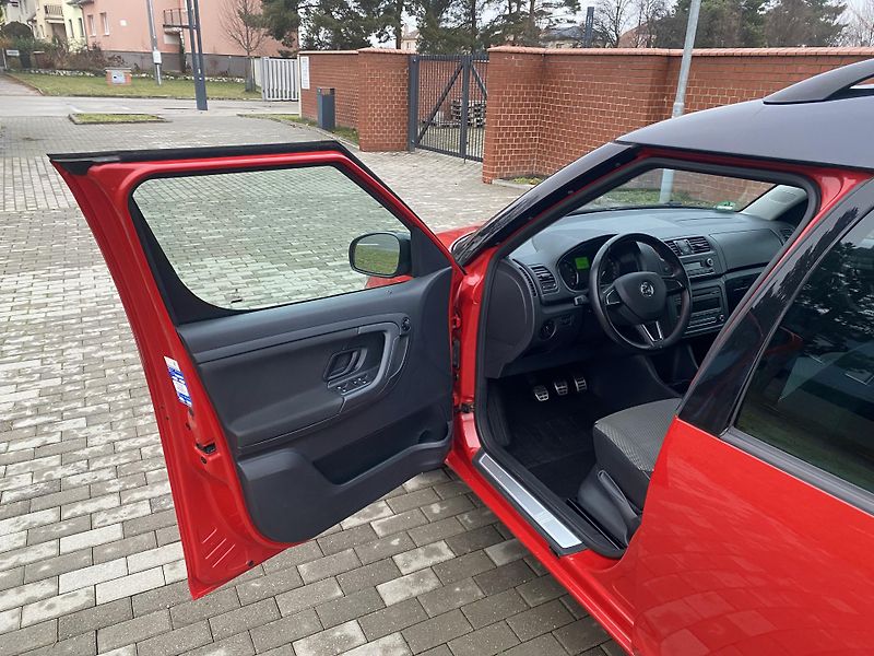 Škoda Roomster (2014) 1.2TSi MODEL NOIRE - fotka 22 z 65