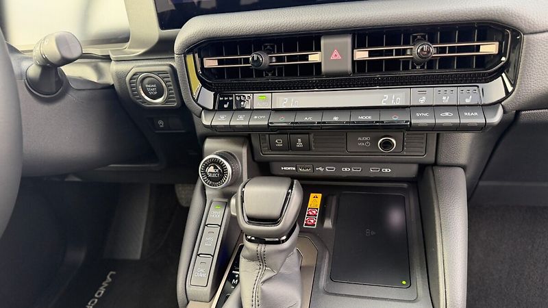 Toyota Land Cruiser 2.8L MHEV 8AT 4X4 Executive Sk - fotka 10 z 30