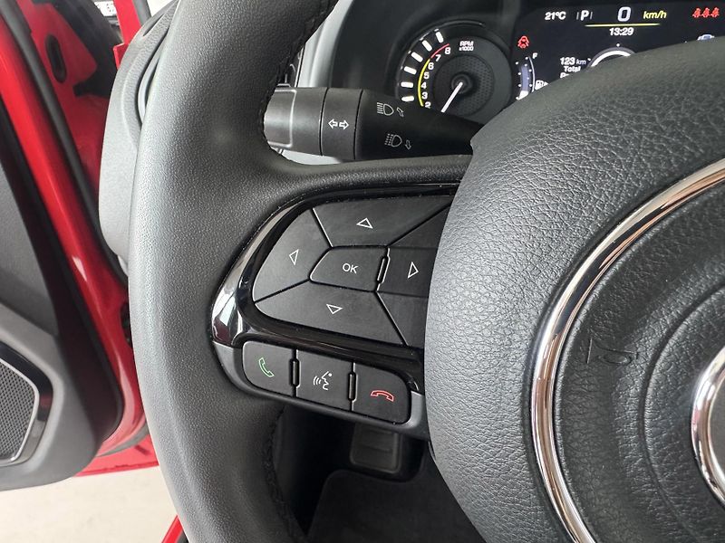 Jeep Renegade 1,3T 4xe*AWD*Distronic*Kamera - fotka 26 z 34