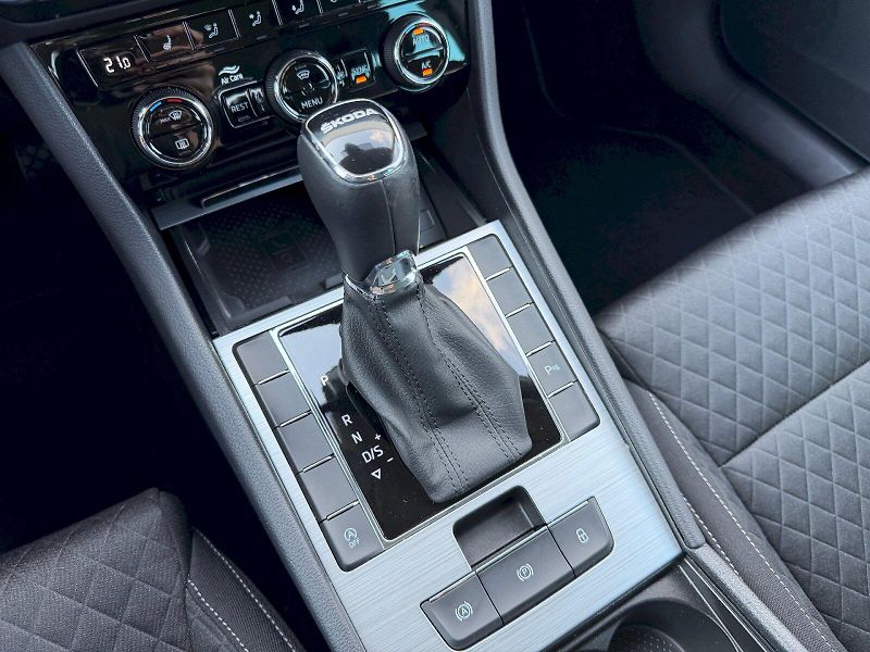 Škoda Superb (2023) 2.0 TDI 110kW DSG Business - fotka 28 z 35