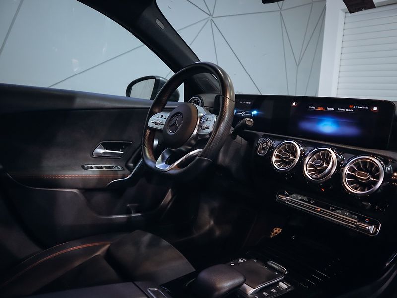 Mercedes-Benz Třídy A A 200 AMG - fotka 16 z 24
