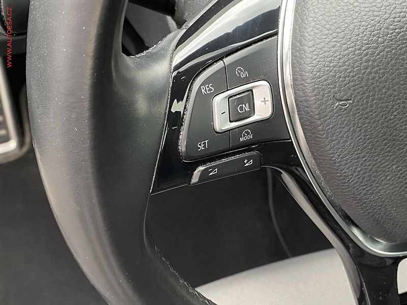 Volkswagen Golf (2015) 1.4 TSi, Highline, bixen - fotka 13 z 18