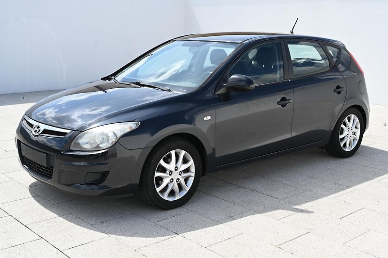 Hyundai i30 1.4 80KW Edition+  LPG 6/2010 - fotka 9 z 36
