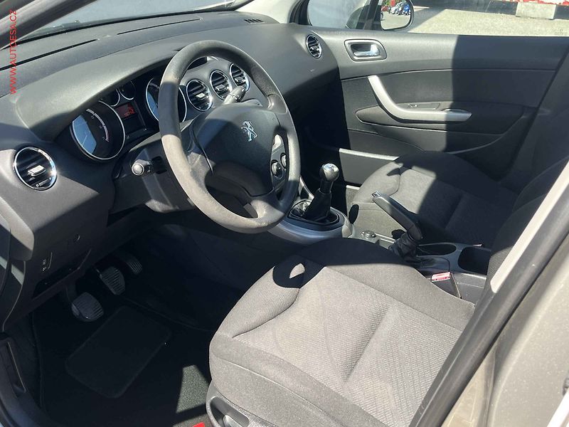 Peugeot 308 (2011) 1.4 i, ČR, Klima - fotka 9 z 13