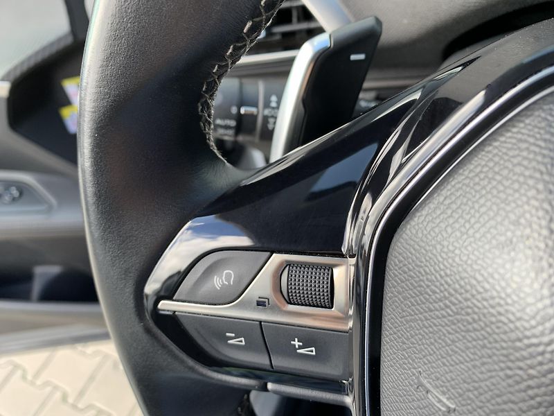 Peugeot 3008 ALLURE+ 1.2 PureTech 96kW AT - fotka 18 z 27