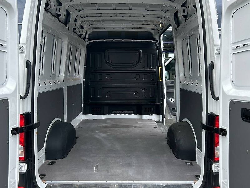 Volkswagen Crafter (2025) skříň 35 2.0 TDI 6G FWD SR - fotka 19 z 26