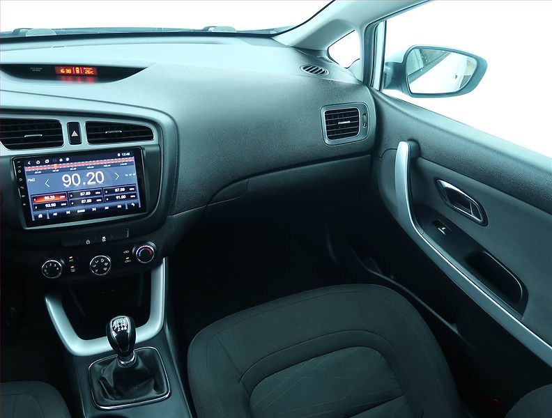 Kia Ceed (2015) 1.4 CVVT, Serv.kniha, Tempomat - fotka 8 z 18