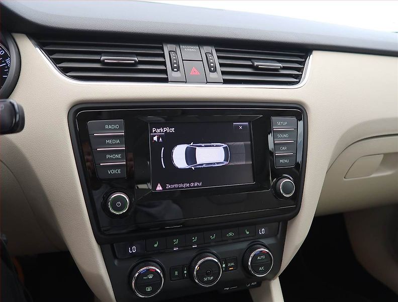 Škoda Octavia (2014) 1.4 TSI, Automat, Serv.kniha - fotka 16 z 26