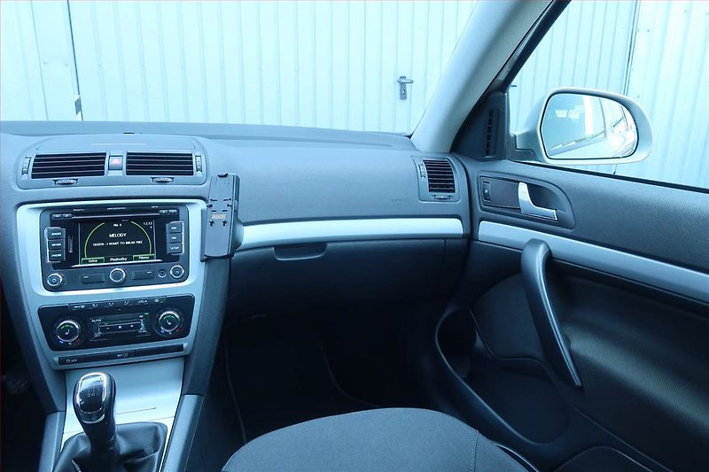 Škoda Octavia (2012) 2.0 TDI, Serv.kniha, Navi - fotka 8 z 19
