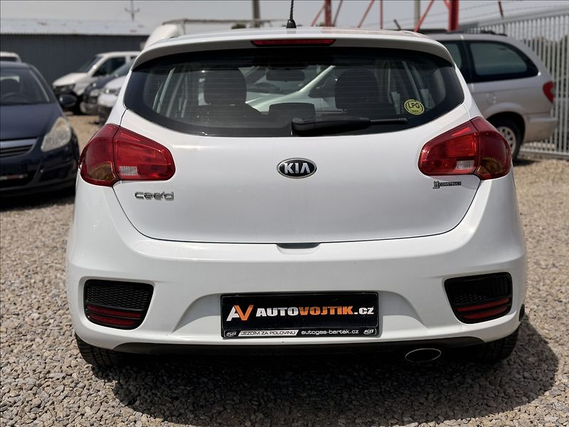 Kia Ceed 1,4 i +LPG 1.MAJITEL ČR DPH - fotka 6 z 22