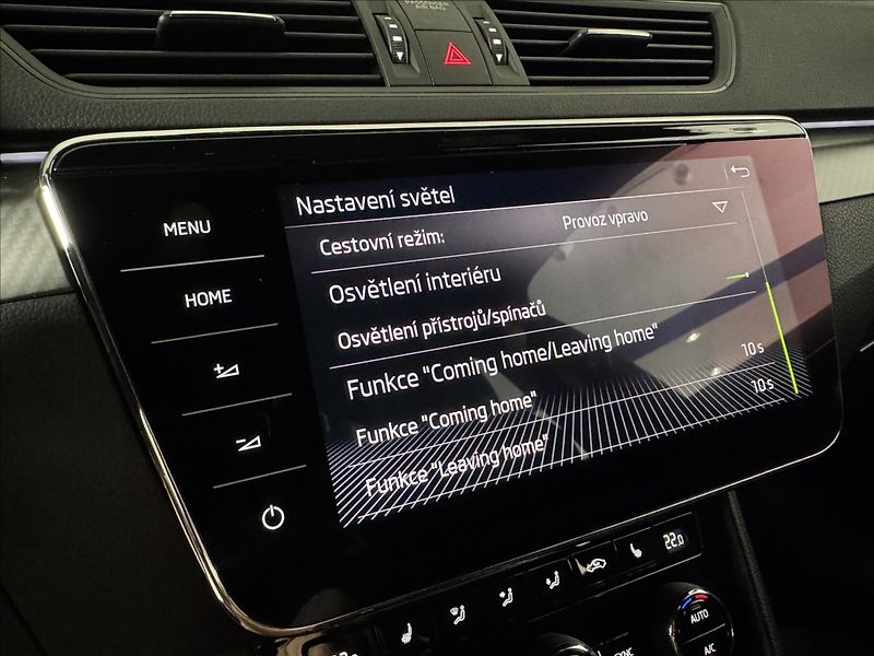 Škoda Superb 2,0 TDi  Sportline LED Virtual - fotka 31 z 48