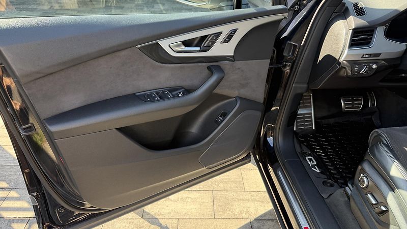 Audi Q7 (2016) HUD, Noční vidění, S-line - fotka 12 z 24