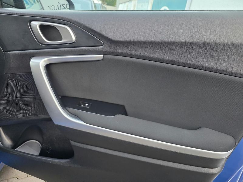 Kia Ceed 1.5-V ZÁRUCE-AUTOMAT-KAMERA - fotka 32 z 36