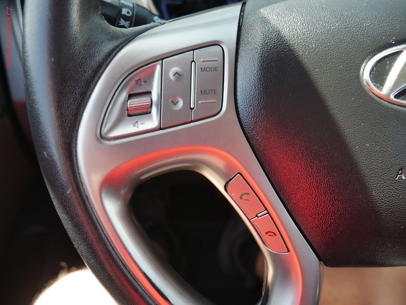 Hyundai ix35 (2010) 2.0 CVVT 4x4, ČR, AT, navi - fotka 12 z 25