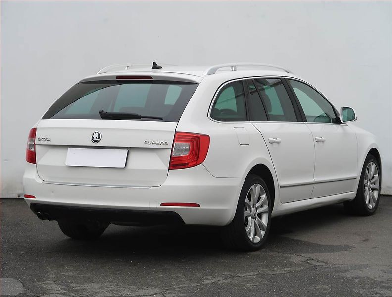Škoda Superb (2013) Elegance 2.0 TDI, Navi - fotka 5 z 25