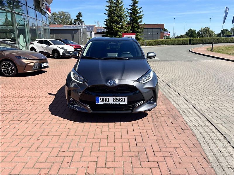 Toyota Yaris 1,5 HEV Style - fotka 8 z 11