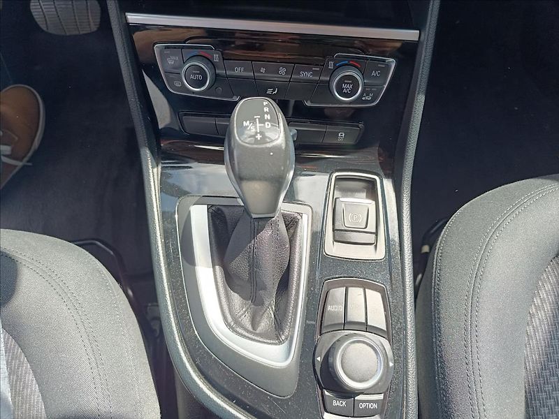 BMW Řada 2 1,5 218i Automat Active tourer - fotka 11 z 14