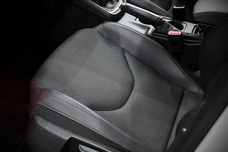 Seat Leon  1.4 TSI 92 kW FR - fotka 15 z 35