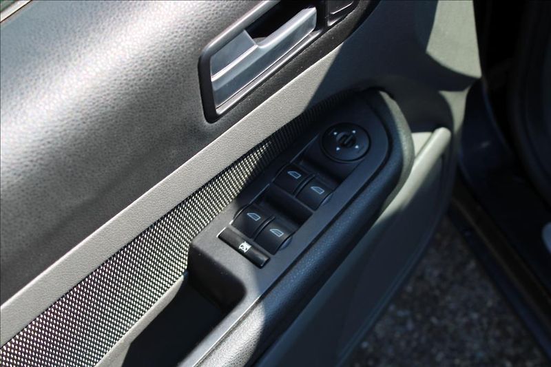 Ford Focus 1,8 i  STK 11/2027, VÝHŘEVY - fotka 14 z 23