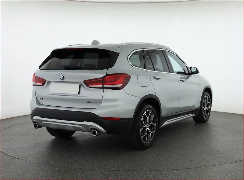 BMW X1 (2020) sDrive18d, Automat, ČR,1.maj - fotka 5 z 20