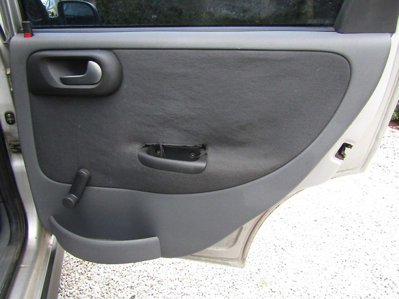 Opel Corsa (2002) GSi 1.8 16VC 92kW - fotka 24 z 38