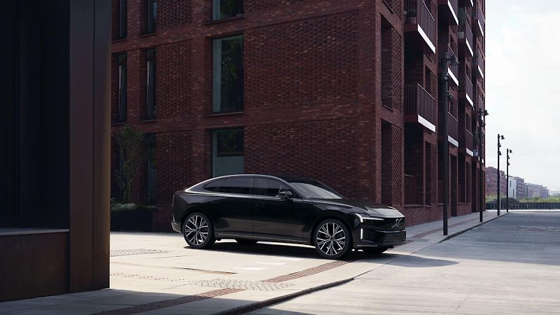 Volvo ES90 (2026) TWIN MOTOR PERFORMANCE ULTRA - fotka 2 z 15