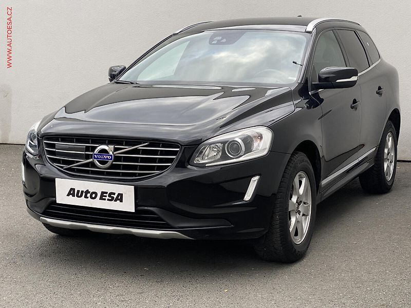 Volvo XC60 (2017) 2.0D, Summum, bixen, kůže - fotka 3 z 19