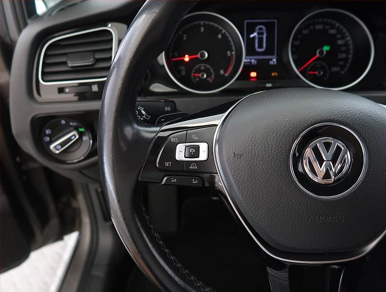 Volkswagen Golf (2016) Highline 2.0 TDI, Automat - fotka 18 z 23