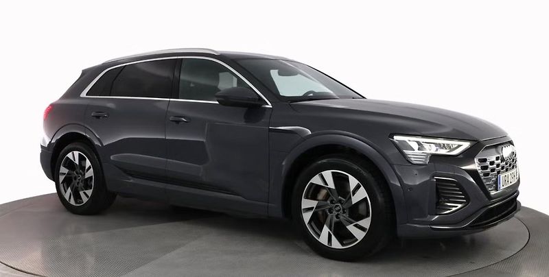 Audi Q8 e-tron 55 Quattro Kam LED Vzduch - fotka 4 z 32