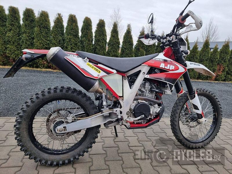 AJP PR5 250 Enduro (2014) - fotka 4 z 15