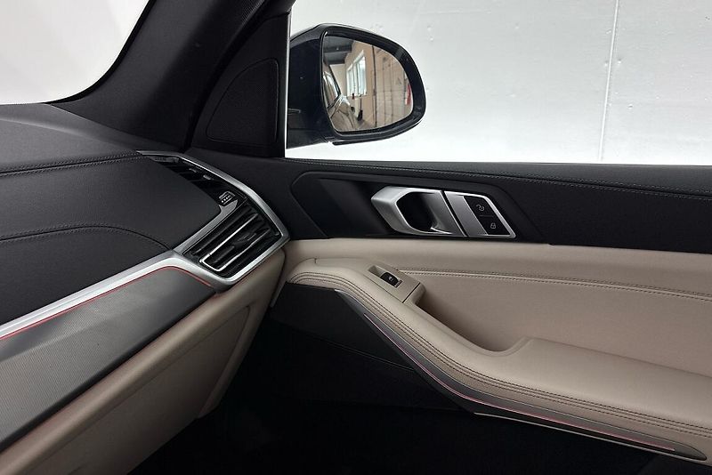 BMW X5 xDrive30d - fotka 19 z 27