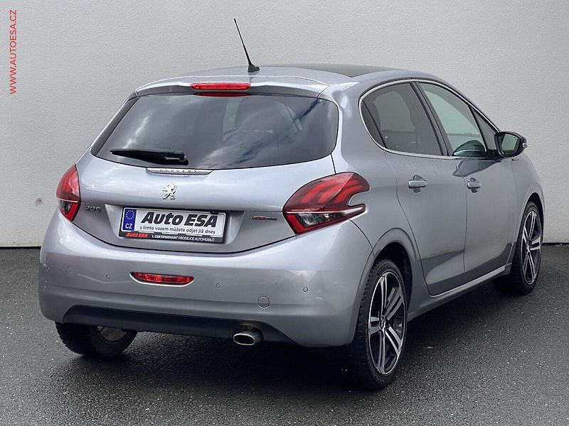 Peugeot 208 (2019) 1.2 PT, GT Line, AT, panor - fotka 4 z 18