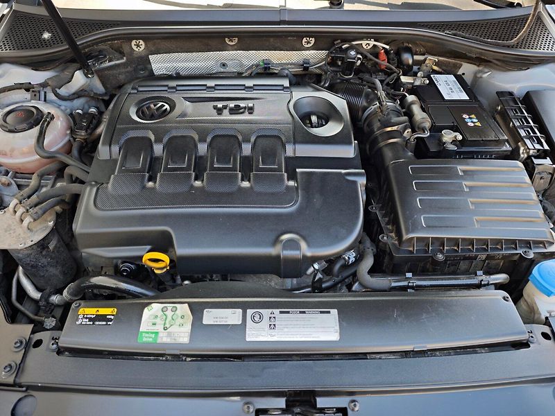Volkswagen Passat (2017) 2.0 TDi Highline ACC Manuál - fotka 27 z 36