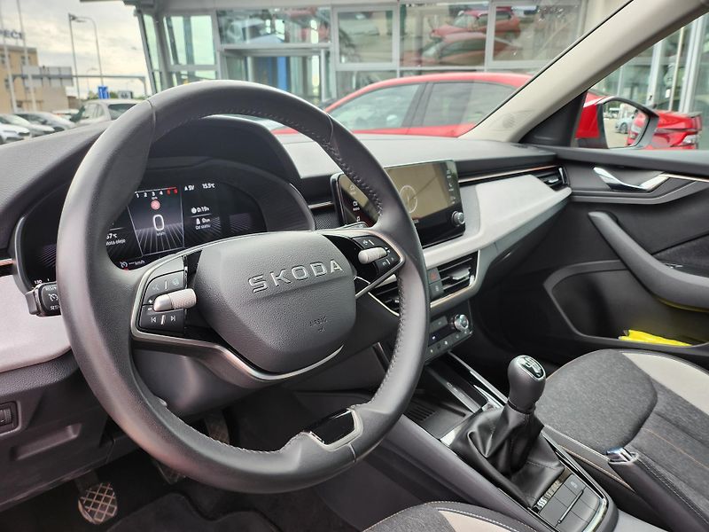 Škoda Kamiq Top Selection 1.0 TSI 85kw - fotka 11 z 27