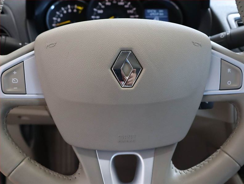 Renault Fluence (2010) 1.6 16V, Tažné, slušný stav - fotka 18 z 18