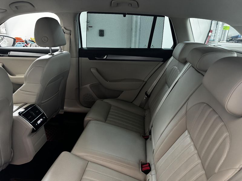 Škoda Superb (2018) Style 2.0 TDI 140 KW 4x4 -CZ- - fotka 25 z 27