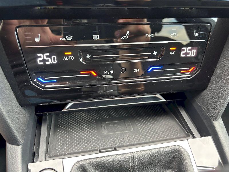 Volkswagen Arteon (2022) 2.0 TDI 110kW R-LINE - fotka 28 z 35