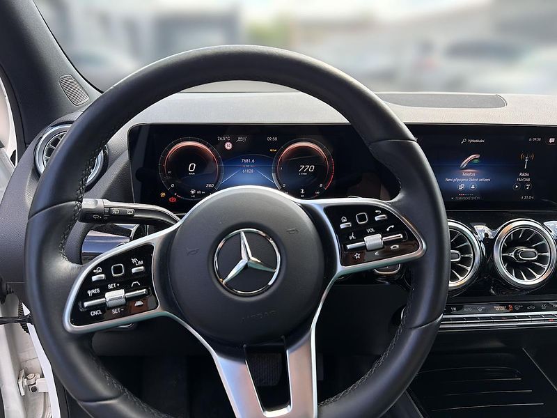 Mercedes-Benz GLA 200 d 4MATIC - fotka 10 z 17