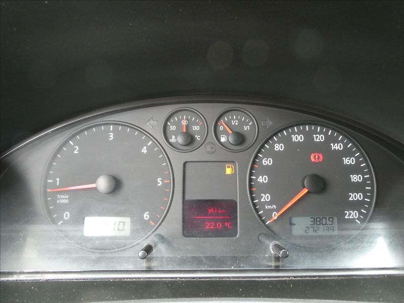 Volkswagen Caravelle 2,5 TDi 96kW LONG 8.míst,závěs - fotka 30 z 33