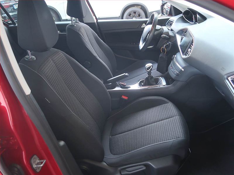 Peugeot 308 (2018) 1.2 PureTech, ČR,1.maj - fotka 9 z 16