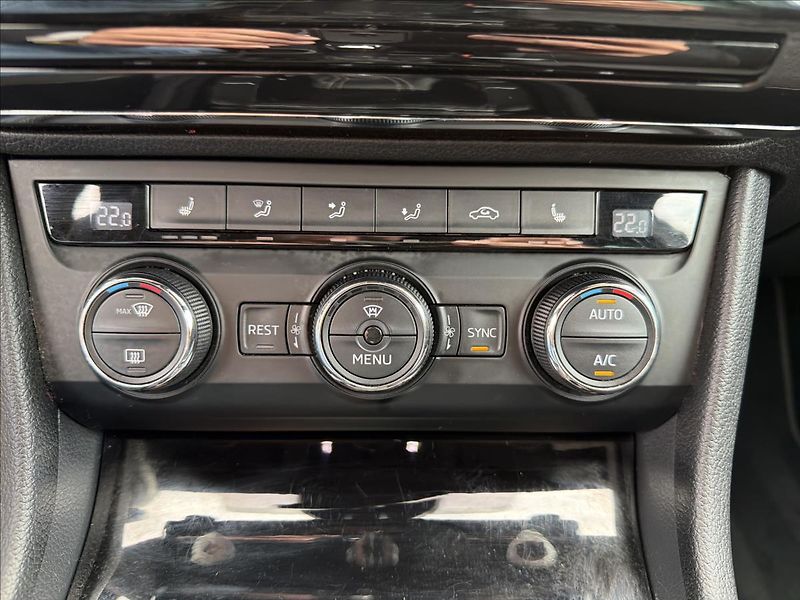 Škoda Superb 2,0 TDI SPORTLINE DSG ČR DPH - fotka 18 z 26