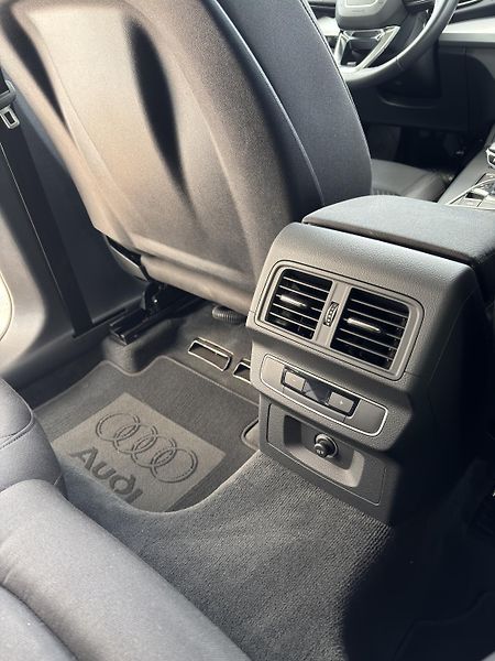 Audi Q5 (2023) 2.0 55TFSI e 220kW 4x4 - fotka 16 z 25
