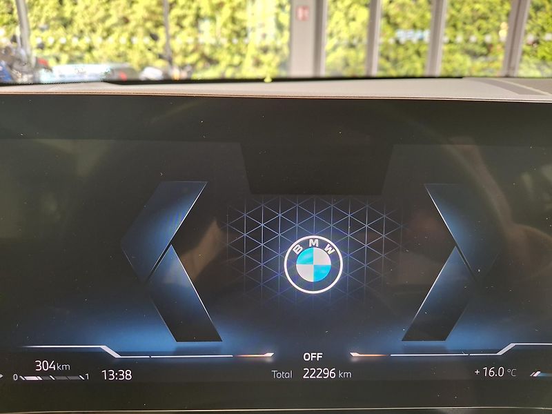 BMW Řada 5 520d xDrive Touring M-Sport - fotka 20 z 34