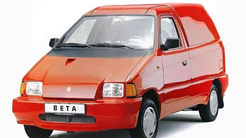 Tatra 603 před branou závodu Příbor