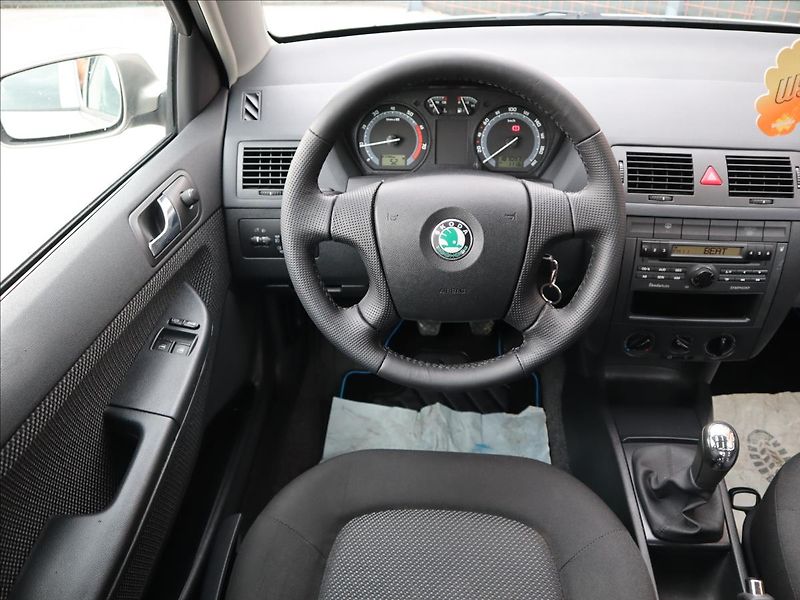Škoda Fabia 1,4 16V Ambiente Klima - fotka 9 z 38