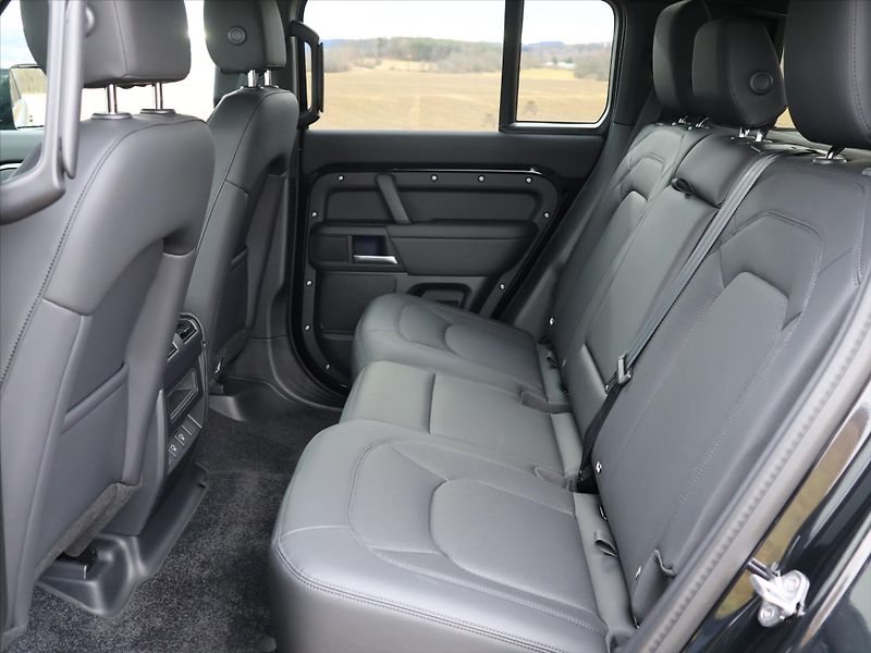 Land Rover Defender 5,0 110 P425 X-DYNAMIC CZ DPH - fotka 16 z 39