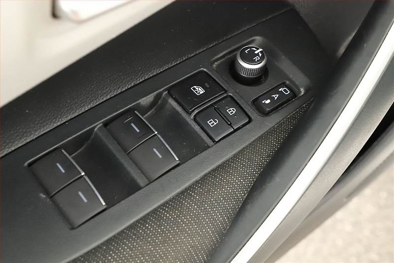 Toyota Corolla (2023) 1.8 Hybrid, Automat - fotka 9 z 20